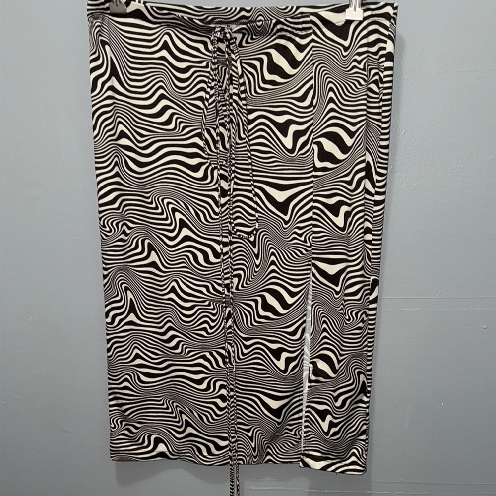 H&M Divided Zebra Swirl Midi‎ Skirt Slit Tie Waist Size Large